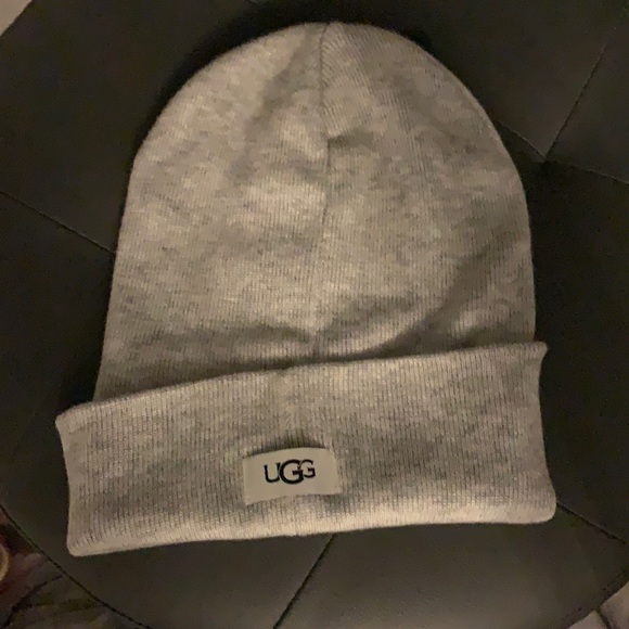 UGG Accessories - UGG beanie bnwt